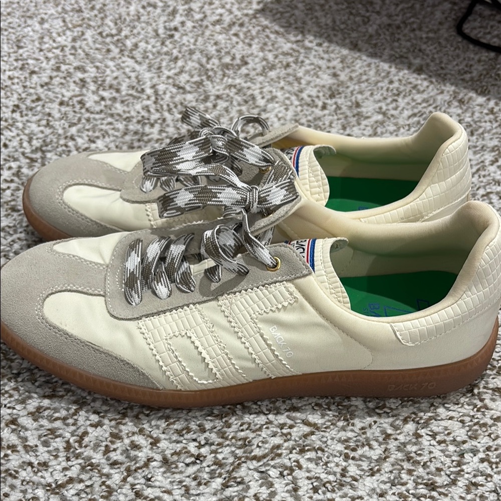 Back 70 womens sneakers size 40
